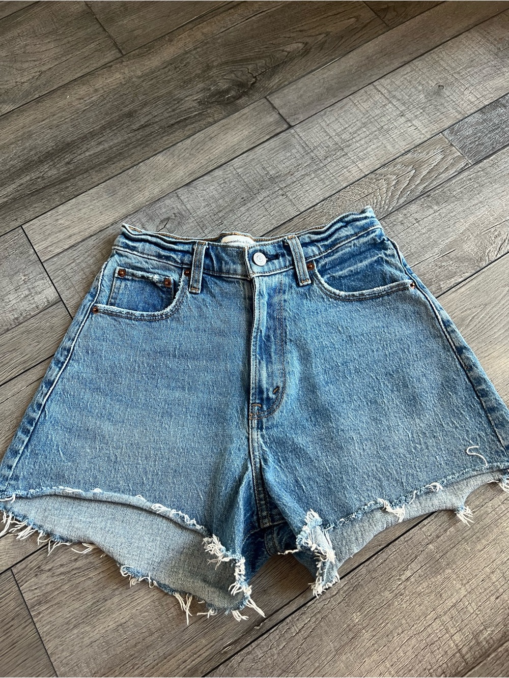Abercrombie & Fitch Curve Love - 90s relaxed cutoff short